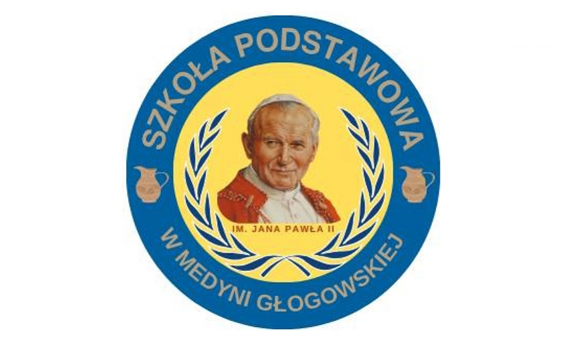 Sztandar Szkoły Papieskiej w Medyni Głogowskiej odznaczony naszym Medalem Św. Jana Pawła II